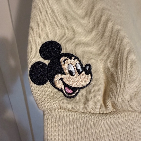 NWT . Disney Mickey Peace Sign Sweatshirt - Picture 3 of 4